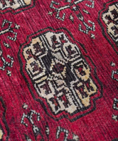 Χαλί Βιοκαρπέτ Nomadian boho γεωμετρικό σε σαλόνι.Λεπτομέρεια υφής χαλιού Nomadian Βιοκαρπέτ.