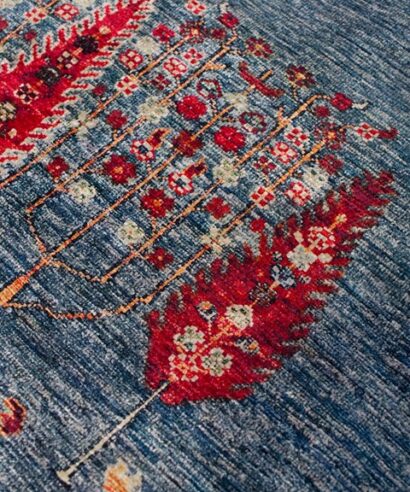 Χαλί Βιοκαρπέτ Nomadian boho γεωμετρικό σε σαλόνι.Λεπτομέρεια υφής χαλιού Nomadian Βιοκαρπέτ.
