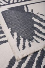 Natural Double Efor Black & White